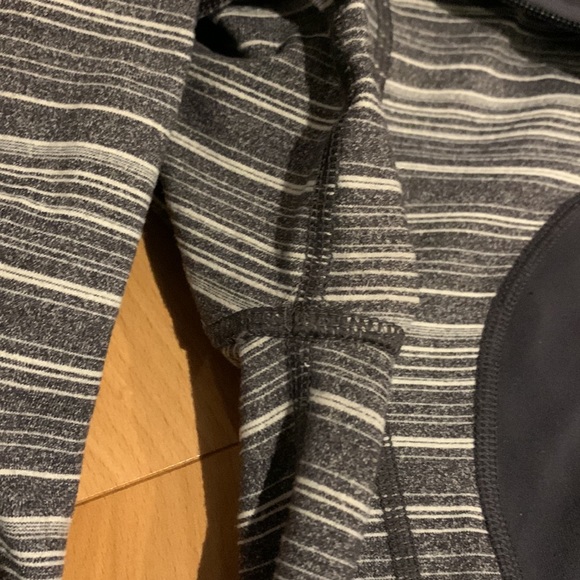 Lululemon In Stride Jacket Striped Grey & White - size 10 - Picture 12 of 17